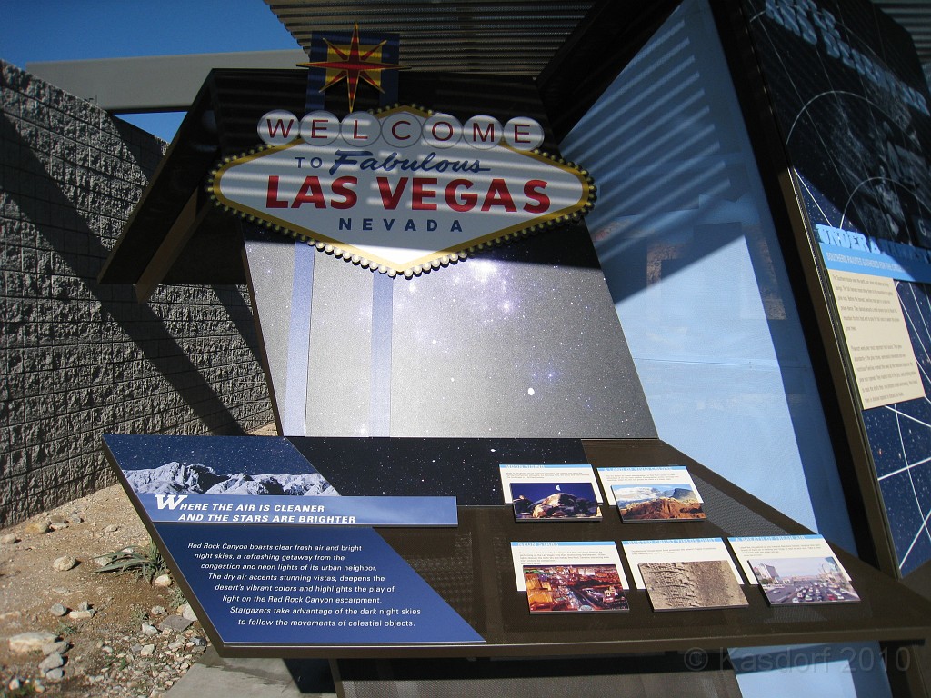Las Vegas 2010 - Red Rock 0101.JPG - The 2010 Las Vegas Fire - Ice and Sweat Tour. Half Marathon, Red Rock Canyon, Casinos, Valley of Fire.... and buffets!